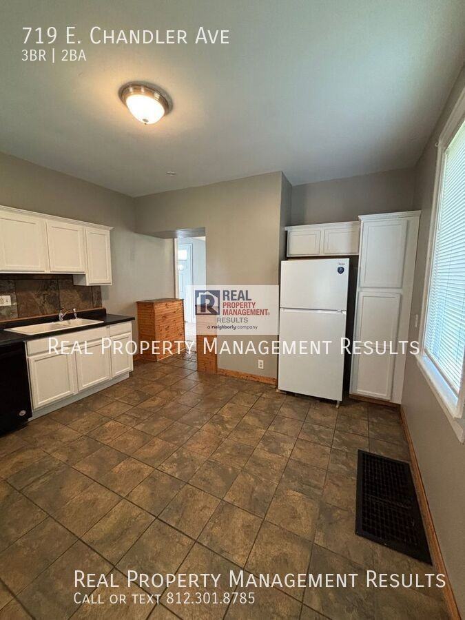 719 E Chandler Ave - Photo 6 of 19