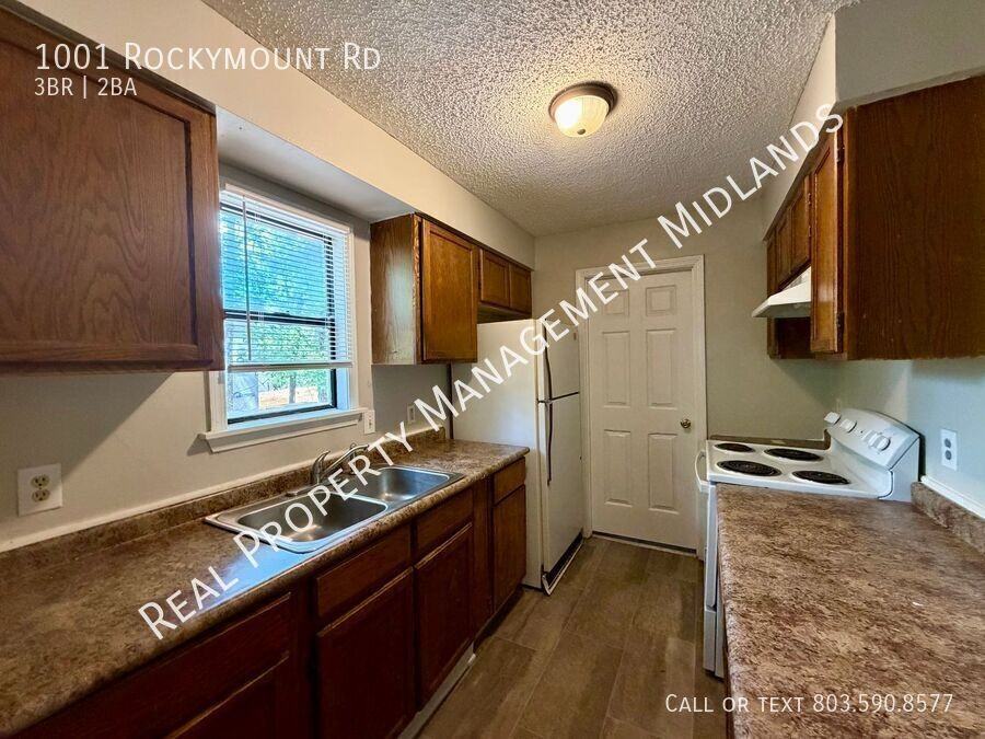 1001 Rockymount Rd - Photo 4 of 12