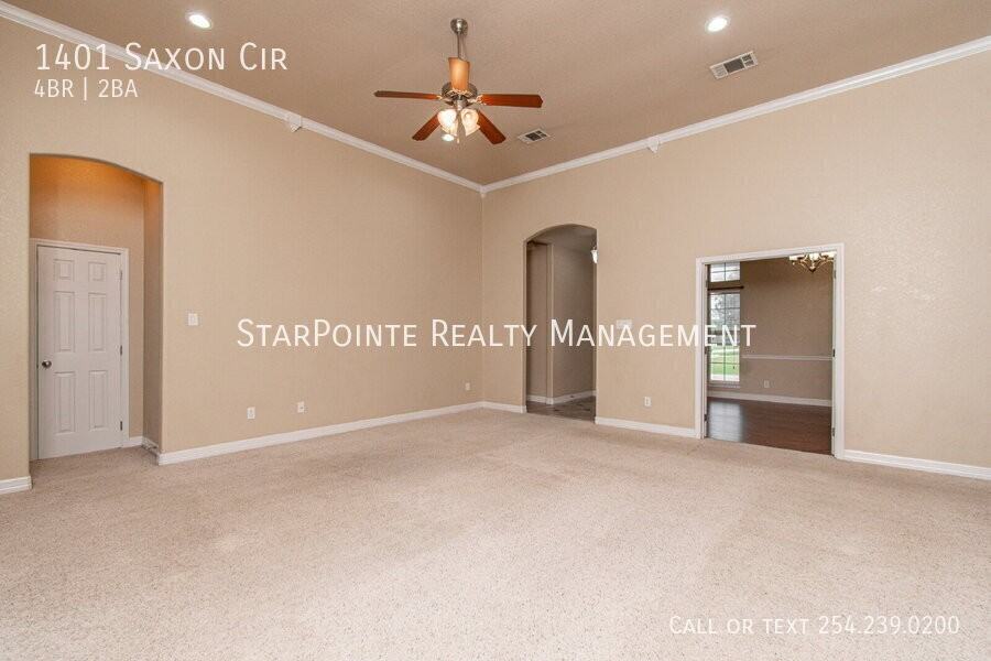 1401 Saxon Cir - Photo 3 of 26