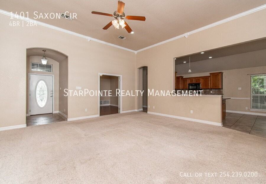1401 Saxon Cir - Photo 4 of 26