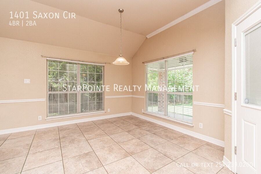 1401 Saxon Cir - Photo 5 of 26