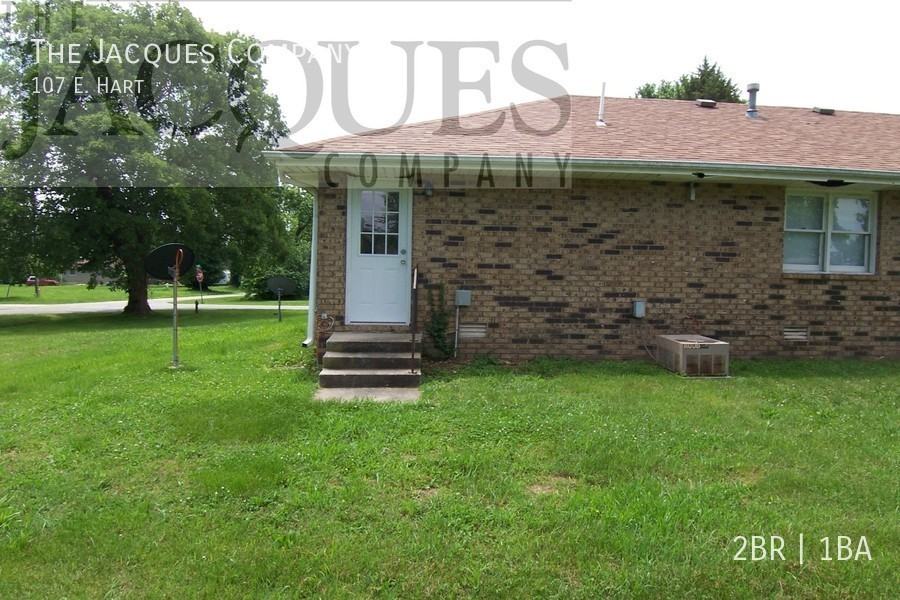 107 E Hart St - Photo 2 of 8