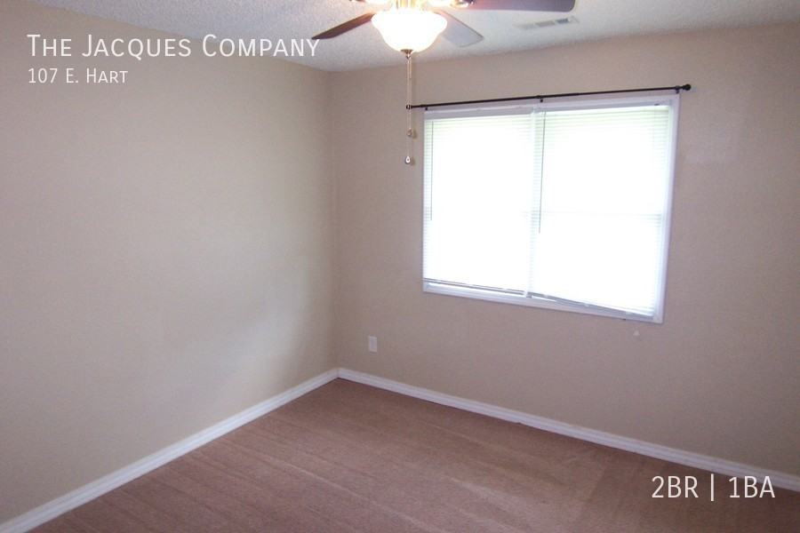 107 E Hart St - Photo 4 of 8