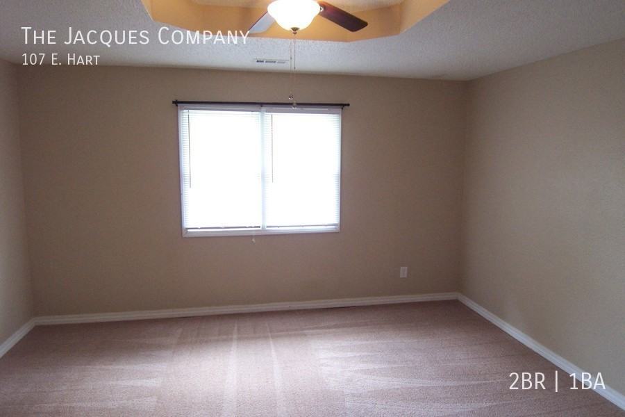 107 E Hart St - Photo 5 of 8