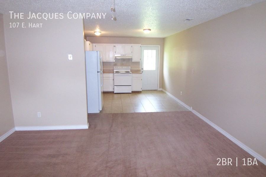 107 E Hart St - Photo 6 of 8
