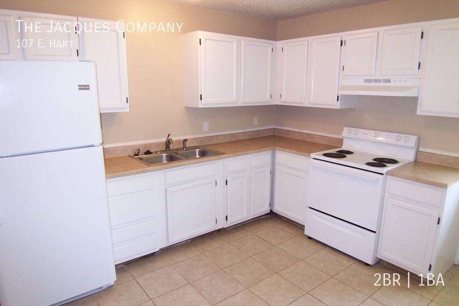 107 E Hart St - Photo 7 of 8