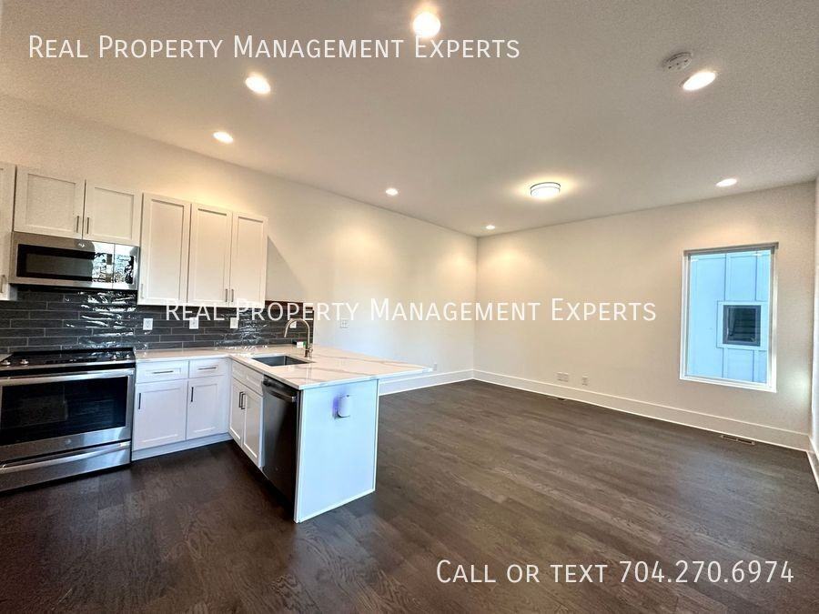 1004 Margaret Brown St #C - Photo 3 of 18