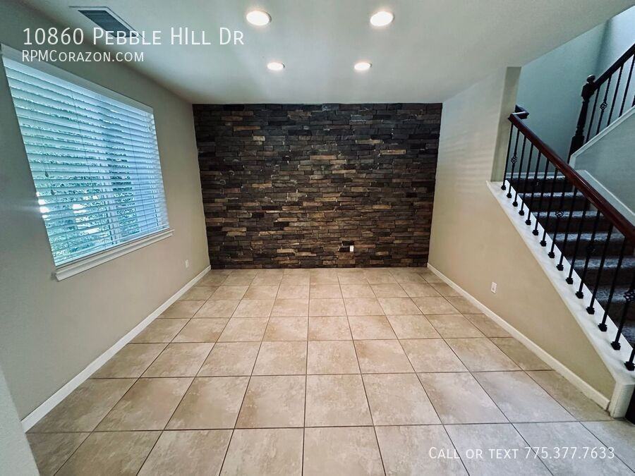 10860 Pebble Hill Dr - Photo 4 of 37