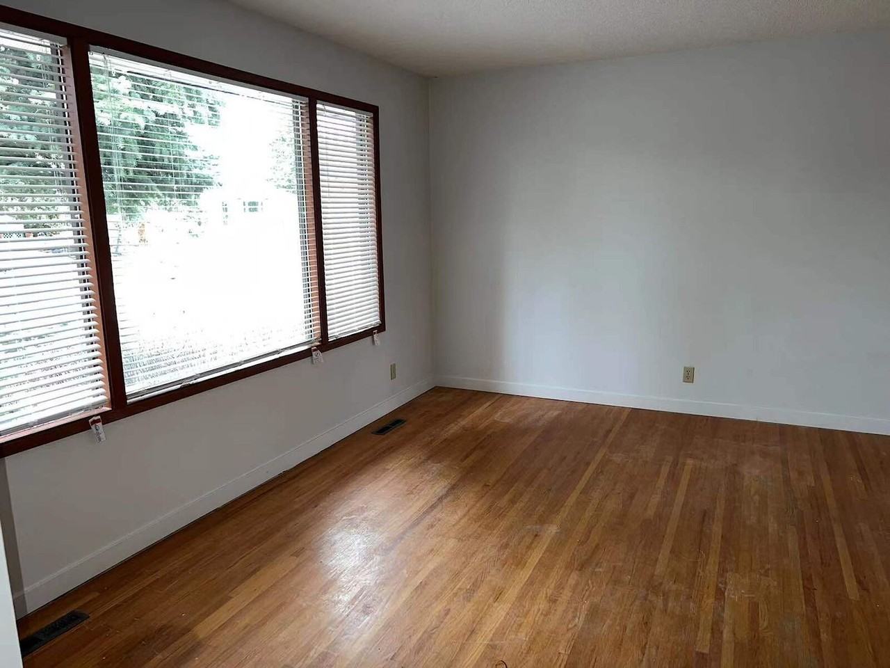 5115 48 St Nw - Photo 5 of 16