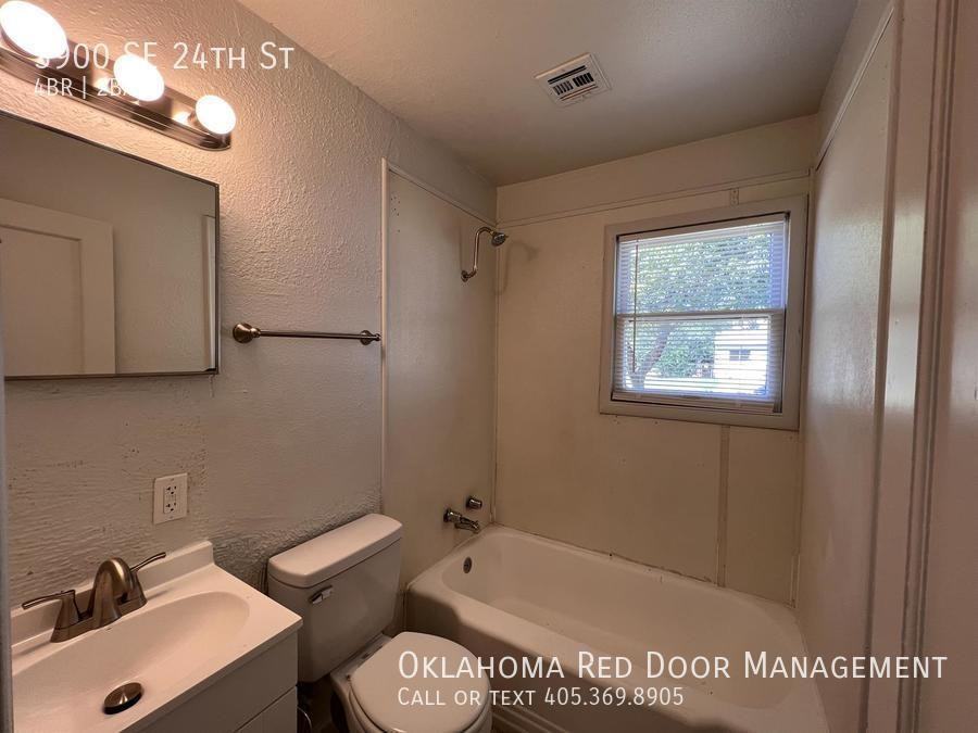 3900 Se 24th St - Photo 2 of 50