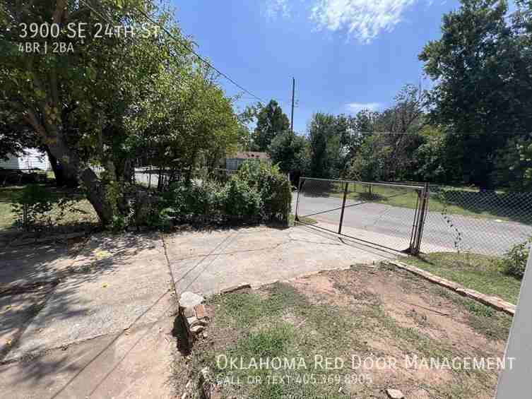 3900 Se 24th St - Photo 4 of 50