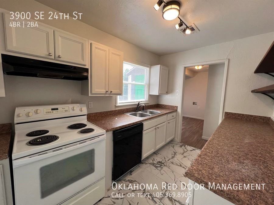 3900 Se 24th St - Photo 5 of 50
