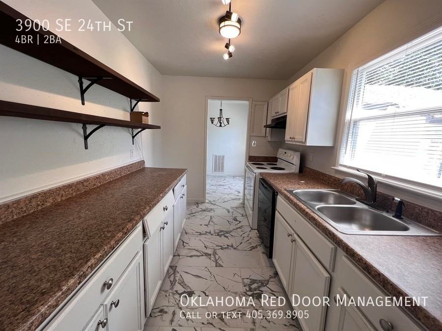3900 Se 24th St - Photo 6 of 50