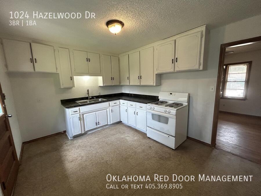 1024 Hazelwood Dr - Photo 2 of 19