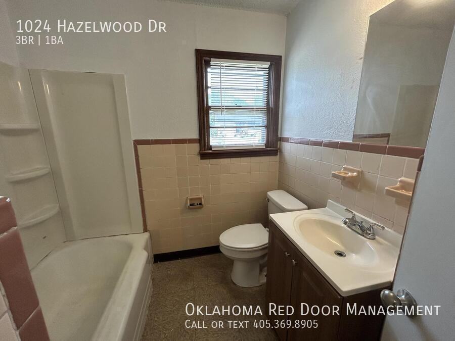 1024 Hazelwood Dr - Photo 4 of 19
