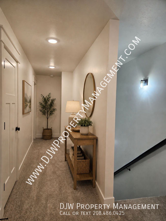 1366 N Meadowglen Ave - Photo 7 of 14