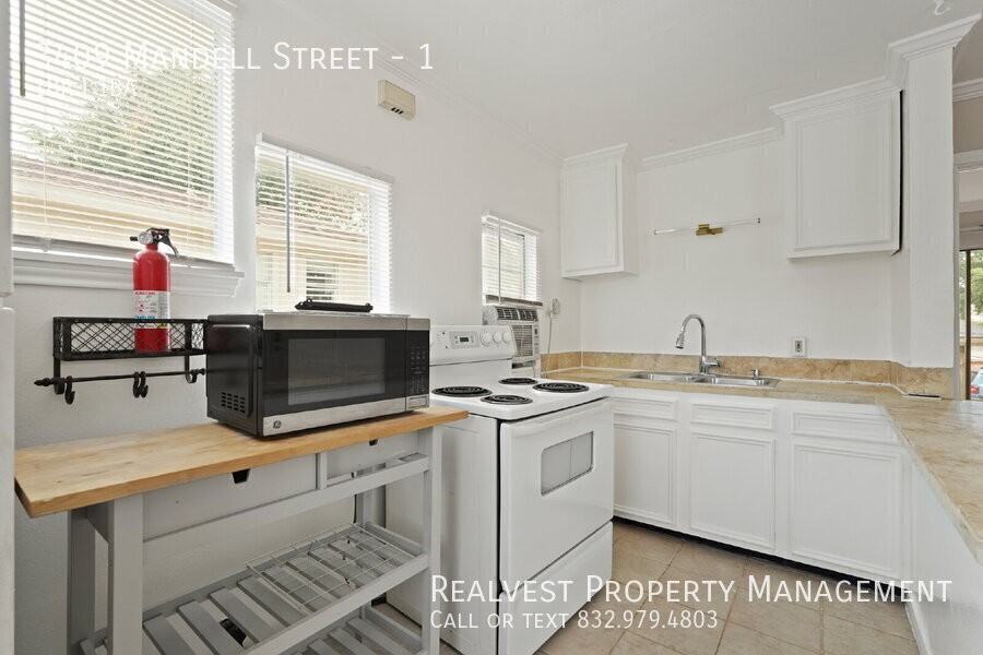 3409 Mandell St #1 - Photo 3 of 5