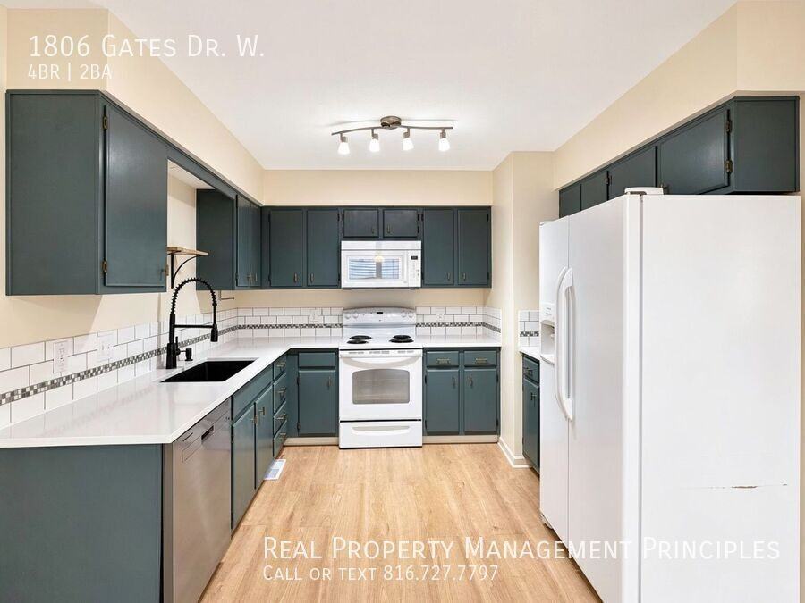 1806 Gates Dr W - Photo 5 of 21