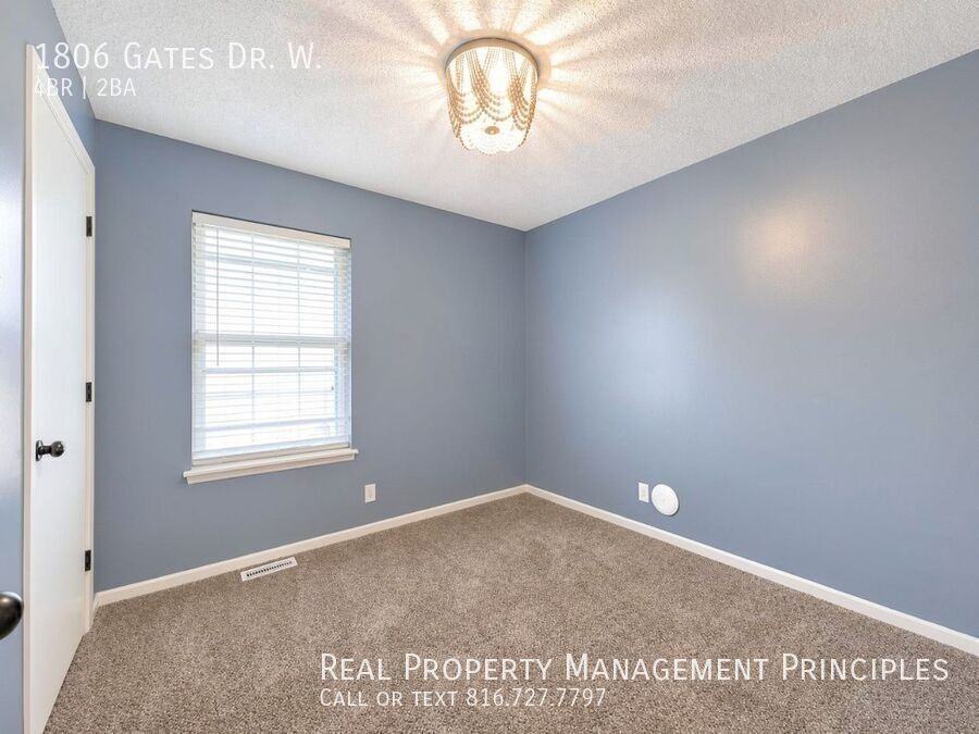 1806 Gates Dr W - Photo 6 of 21