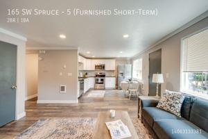 featured image of 165 Sw Spruce St