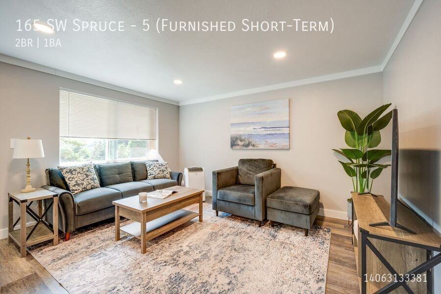 165 Sw Spruce St - Photo 2 of 15