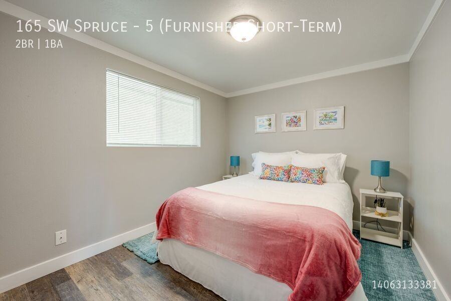 165 Sw Spruce St - Photo 3 of 15