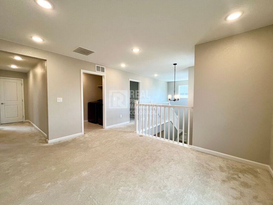 11909 Norfolk Ct - Photo 7 of 16