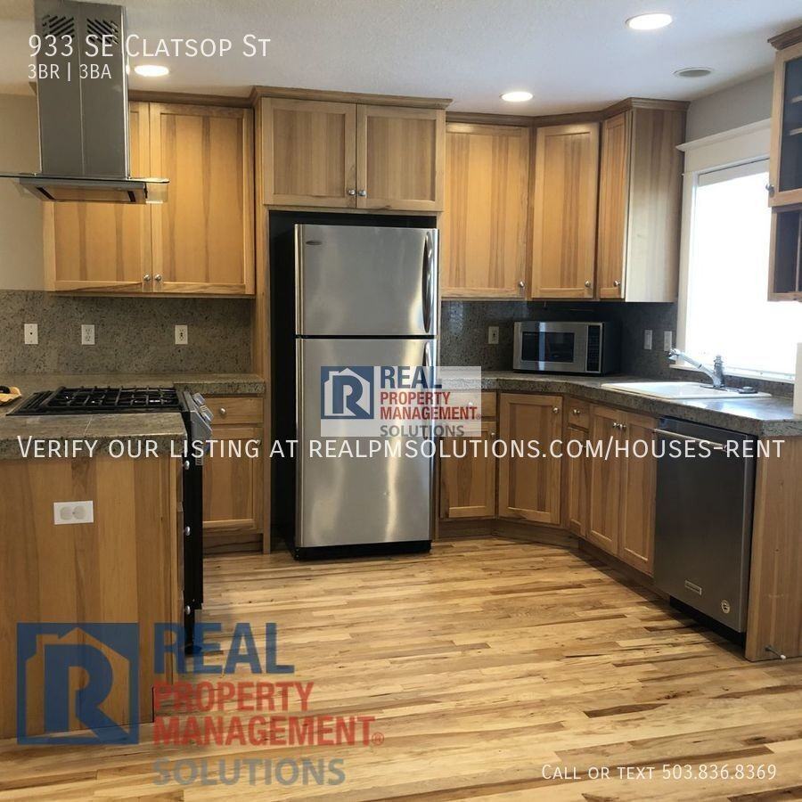 933 Se Clatsop St - Photo 7 of 19