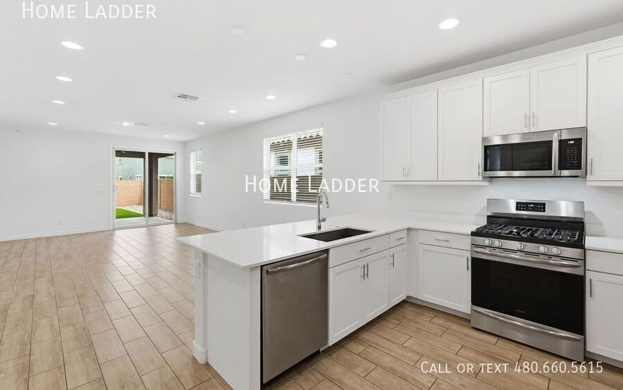 4064 E Catclaw St - Photo 2 of 34