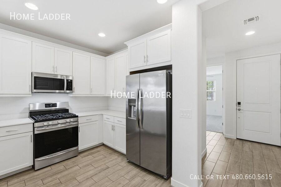 4064 E Catclaw St - Photo 3 of 34