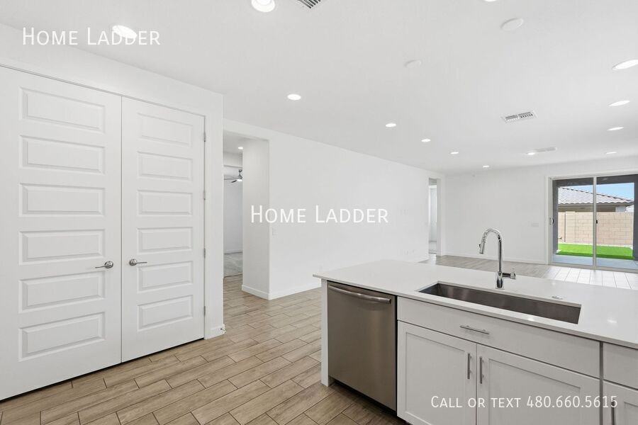 4064 E Catclaw St - Photo 4 of 34