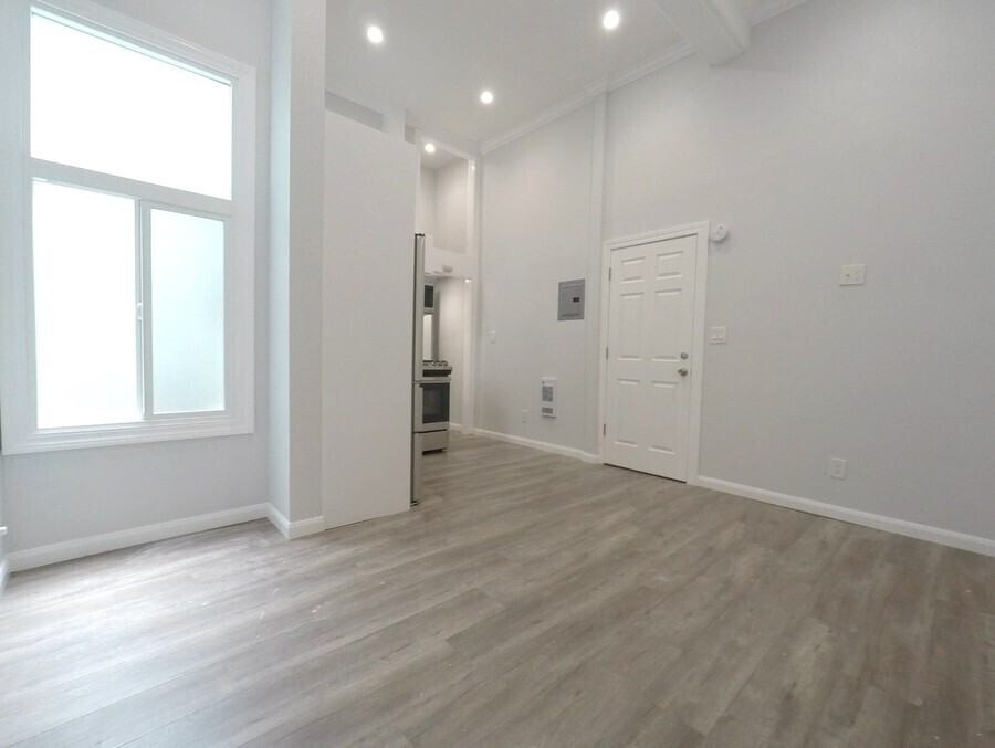 518 7th St #03 - Photo 3 of 6