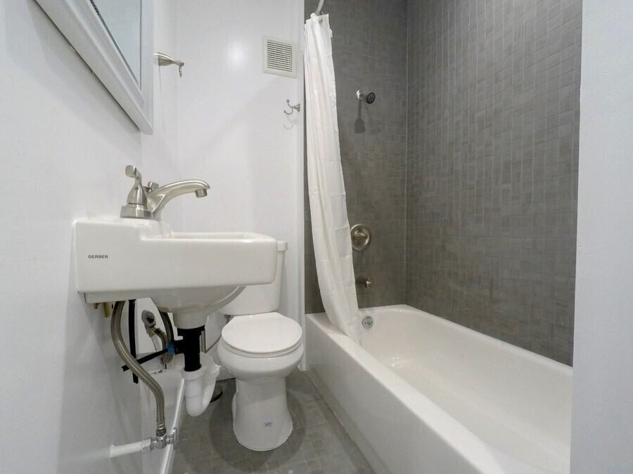 518 7th St #03 - Photo 4 of 6