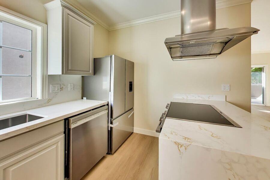 568 Glenwood Ave #01 - Photo 3 of 25