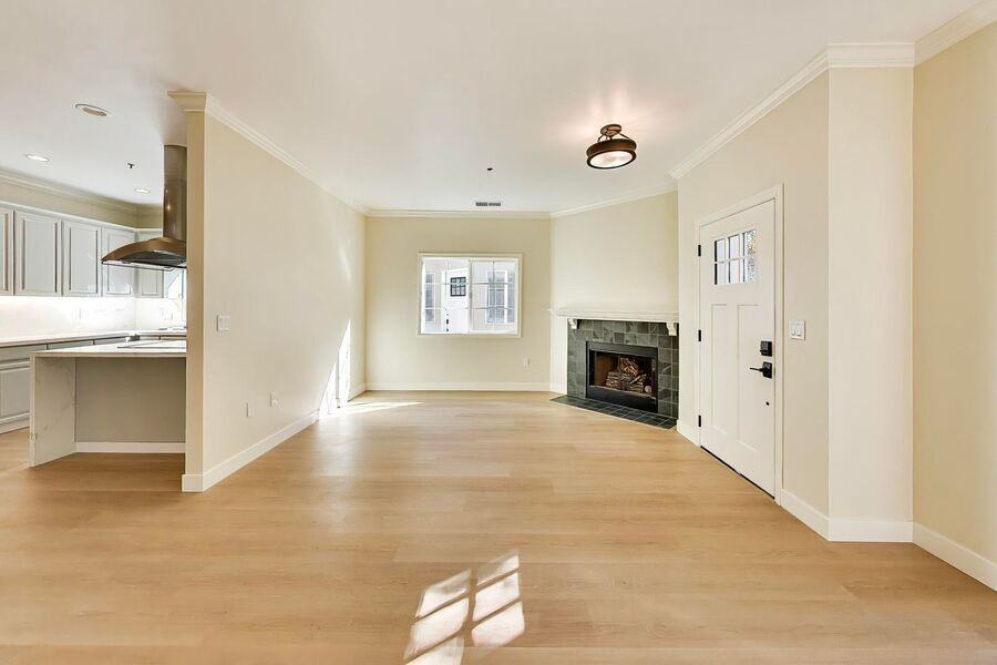 568 Glenwood Ave #01 - Photo 4 of 25
