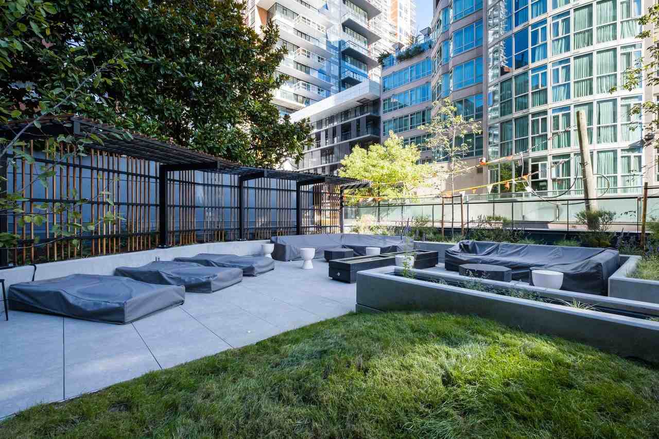 889 Pacific Street - Photo 4 of 38