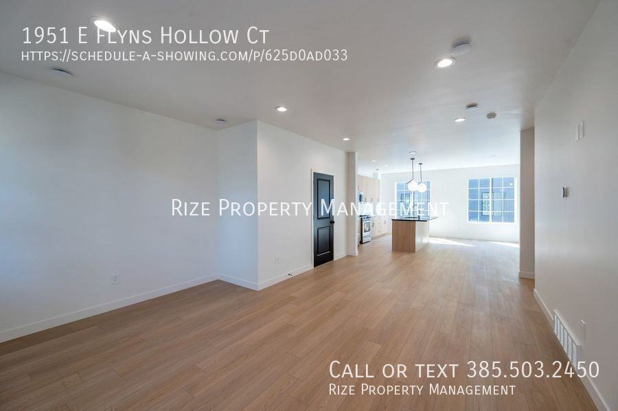 1951 E Flyns Hollow Ct - Photo 4 of 26