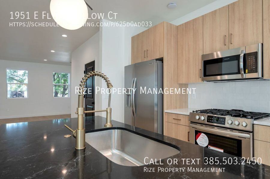 1951 E Flyns Hollow Ct - Photo 7 of 26