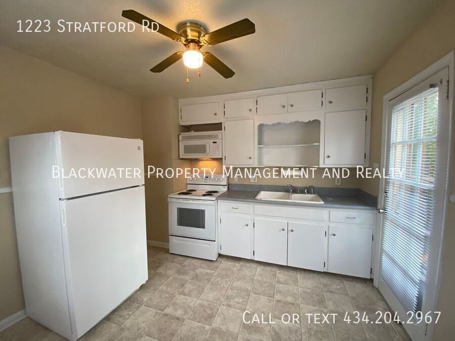 1223 Stratford Rd - Photo 2 of 11