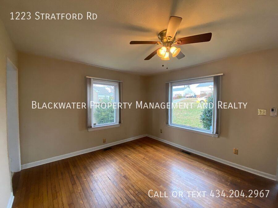1223 Stratford Rd - Photo 4 of 11