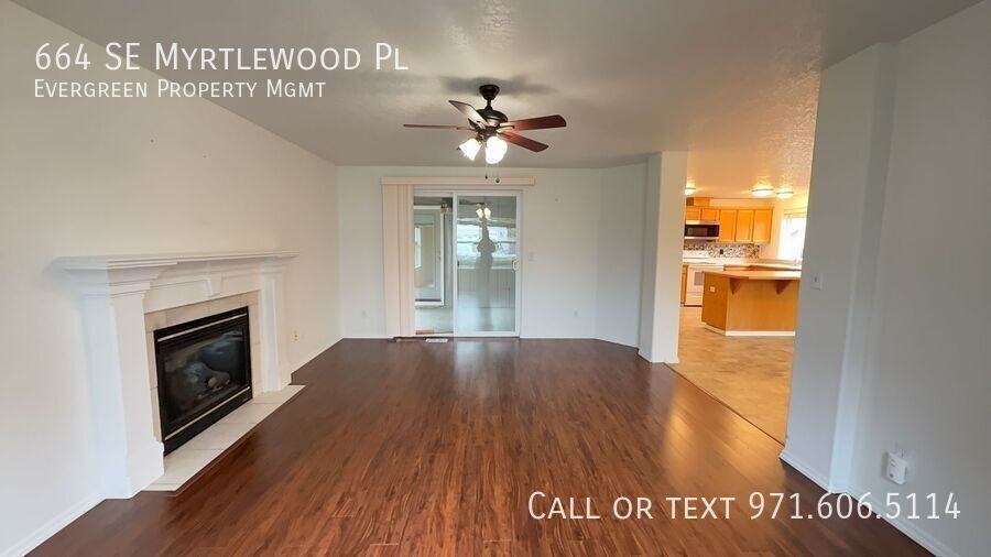 664 Se Myrtlewood Pl - Photo 3 of 40