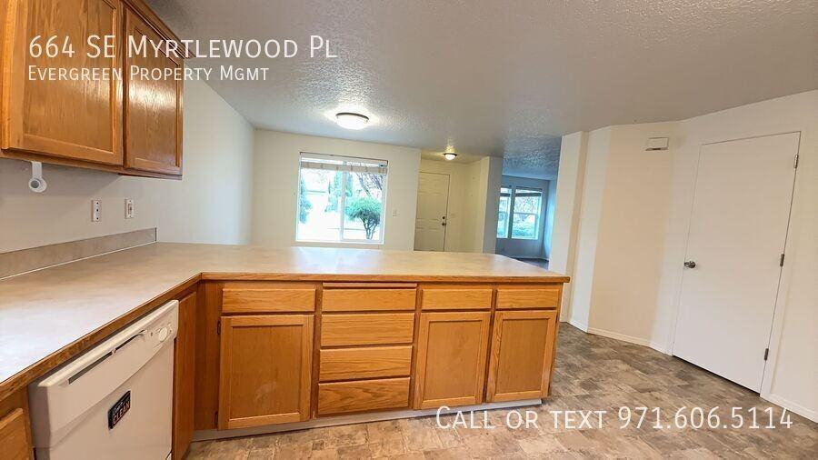 664 Se Myrtlewood Pl - Photo 6 of 40