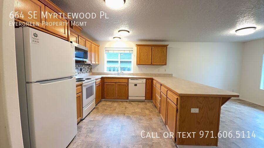 664 Se Myrtlewood Pl - Photo 7 of 40