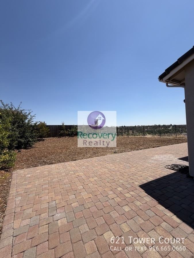 621 Tower Ct - Photo 3 of 29