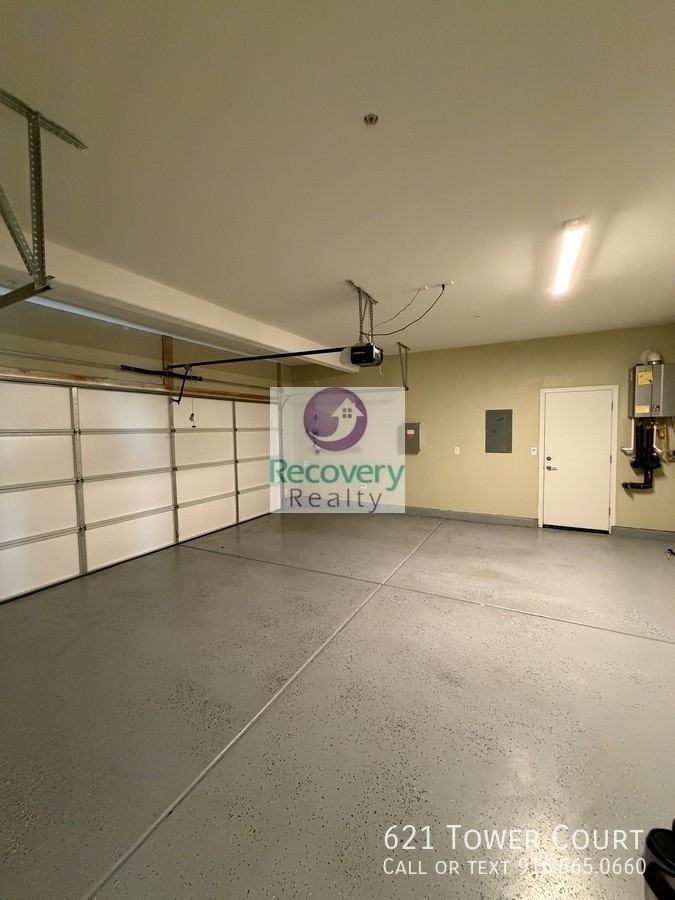 621 Tower Ct - Photo 5 of 29