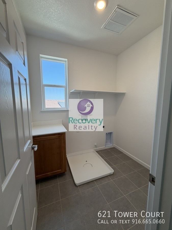 621 Tower Ct - Photo 7 of 29