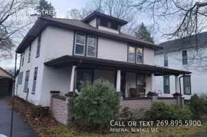 featured image of 206 Oak St #2
