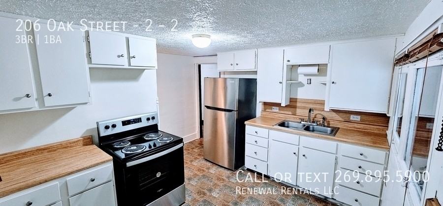 206 Oak St #2 - Photo 2 of 39