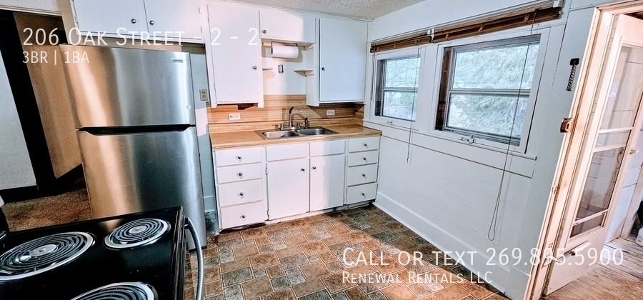 206 Oak St #2 - Photo 3 of 39