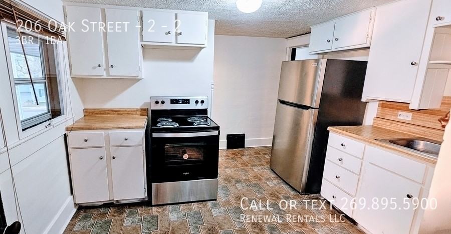 206 Oak St #2 - Photo 4 of 39